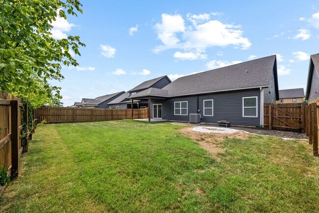 Building Photo - Pet Friendly Three Bedroom with Bonus!