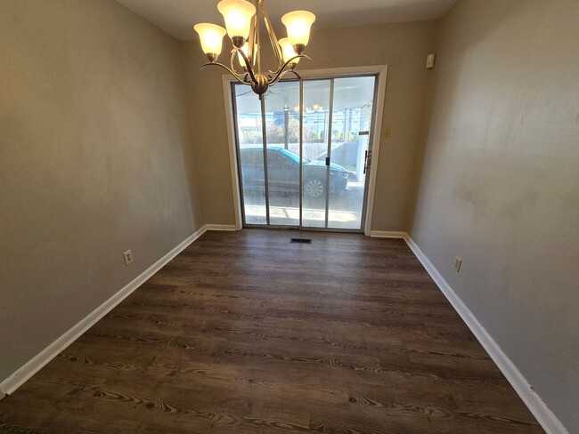 Building Photo - 6408 Bluebird Ln