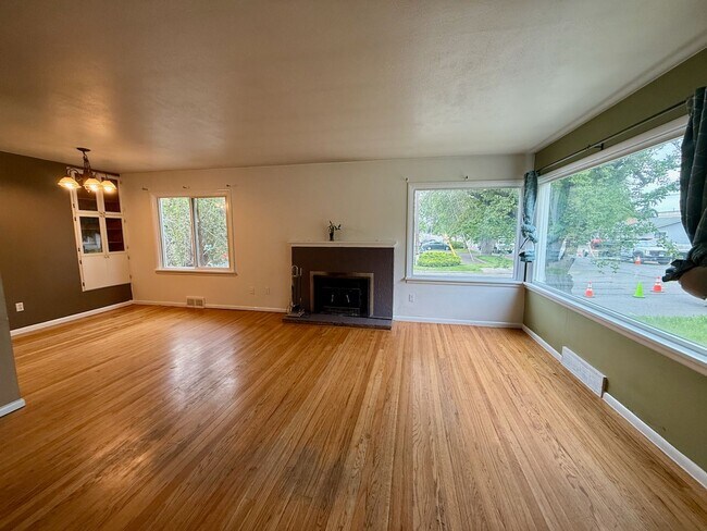 Building Photo - Ideally Located 3 Bed 1.5 Bath Spokane Hom...