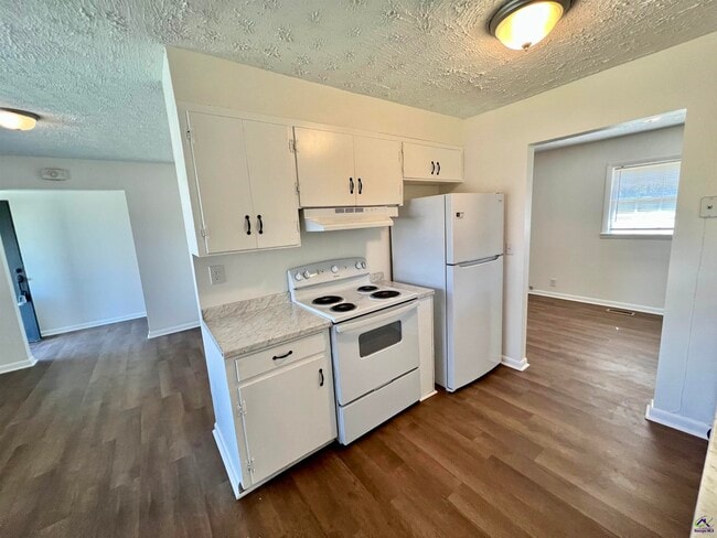 Building Photo - 2209 Macy Ave