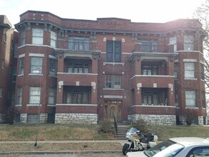 Building Photo - 5798 Pershing Ave