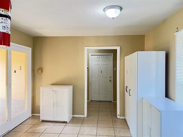 Building Photo - 1105 Spring Lake Dr