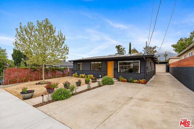 Primary Photo - 7639 Machrea St