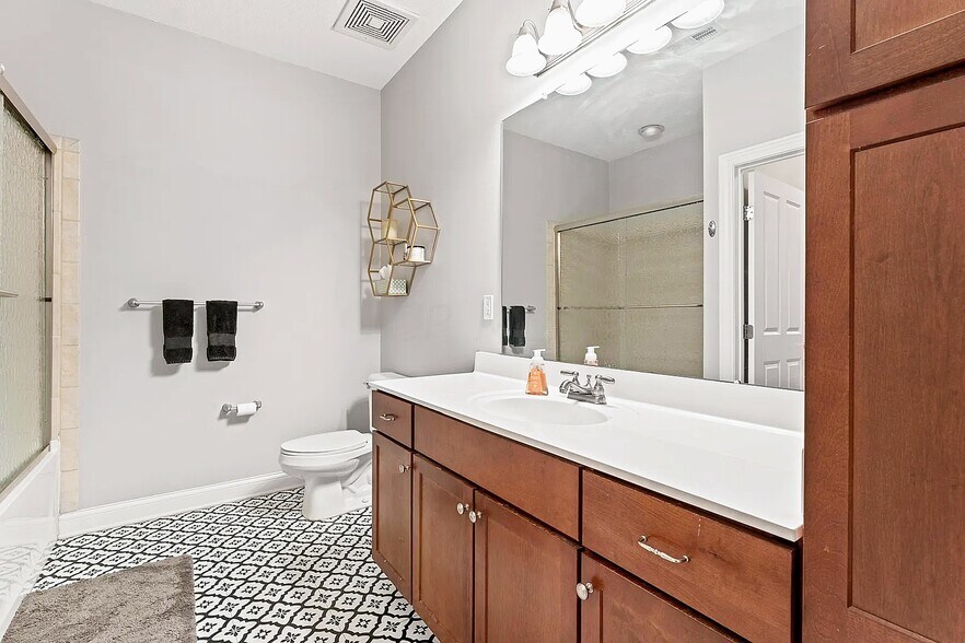Bathroom - 515 W 1st Ave