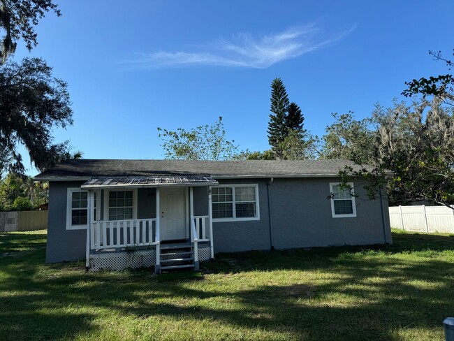 Building Photo - Apoka 3 Bedroon 1 Bath Home