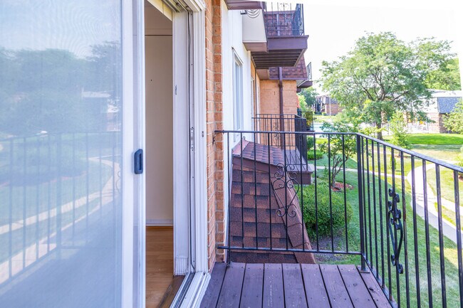 Building Photo - 9480 Bay Colony Dr
