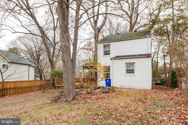 Building Photo - 4914 Crescent St