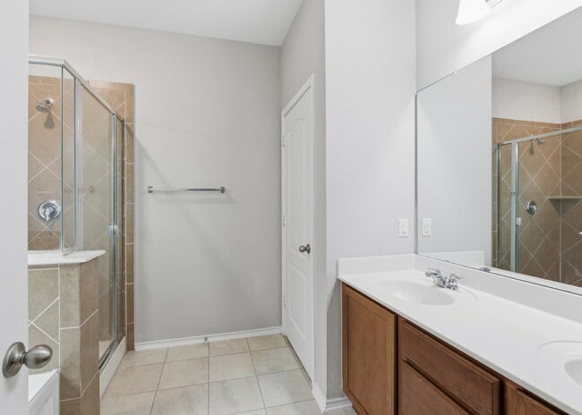 Building Photo - Move-In Ready Home in Landmark Pointe with Included Appliances