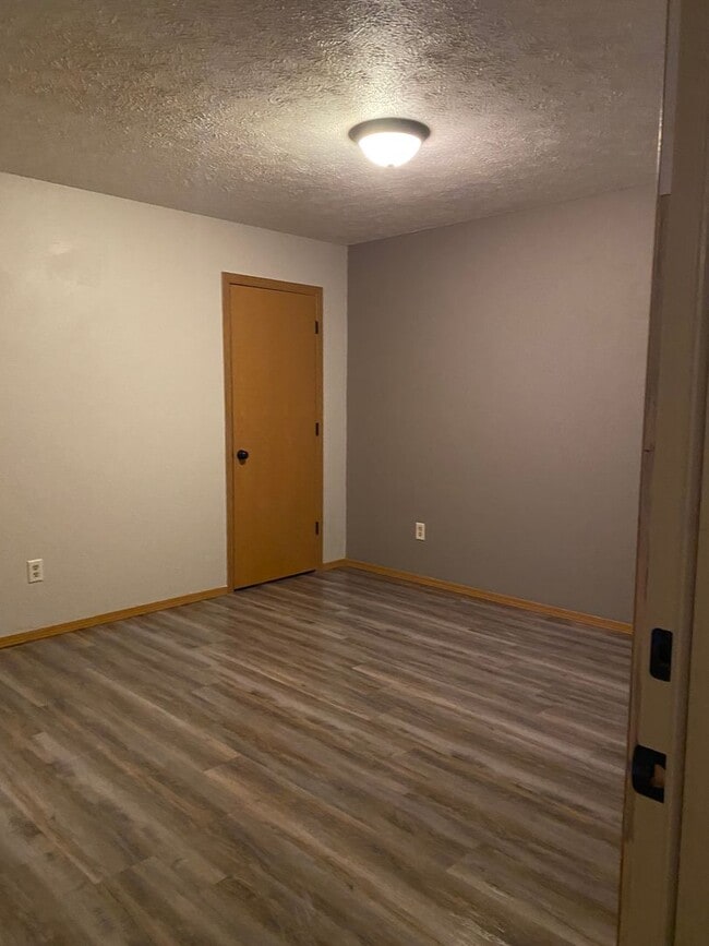 Building Photo - Coming Available Soon!!