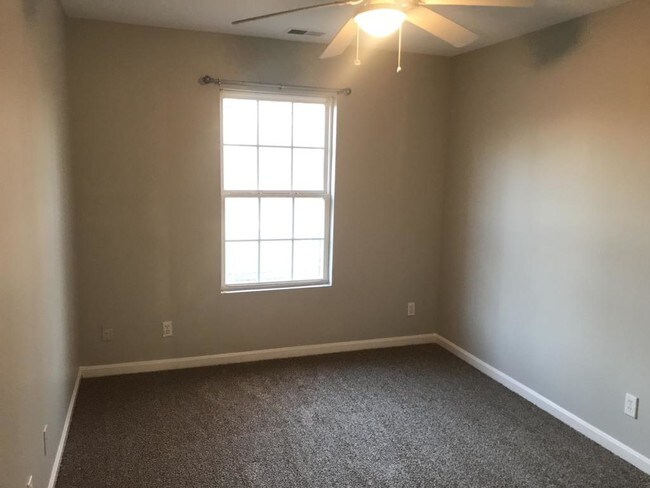 Building Photo - 3 bedroom in Louisville KY 40223