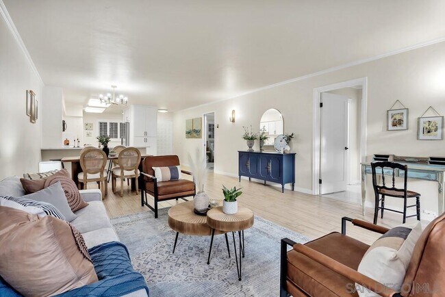 Building Photo - 2600 Torrey Pines Rd