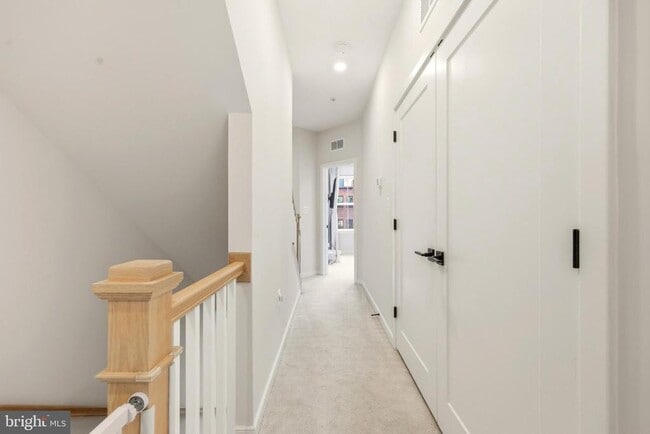 Building Photo - 22810 Tawny Pne Sq