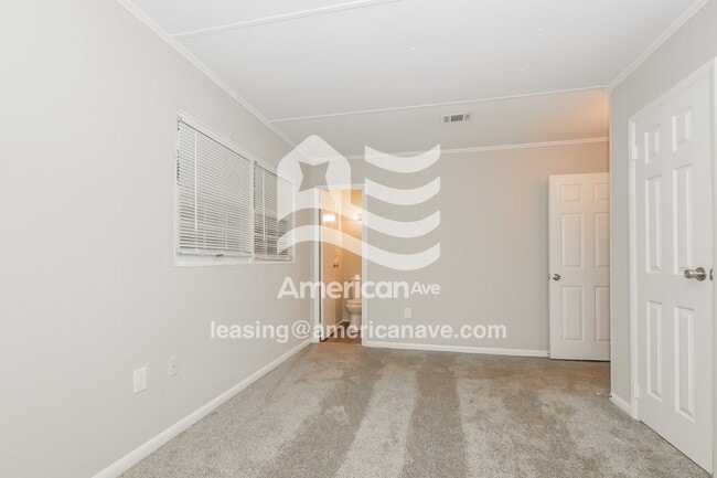 Building Photo - 129 Royal Ct