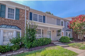Building Photo - 907 Shelby Dr