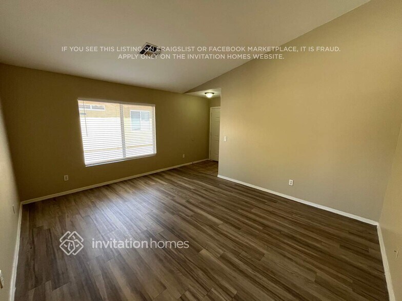 Building Photo - 12924 N Primrose St