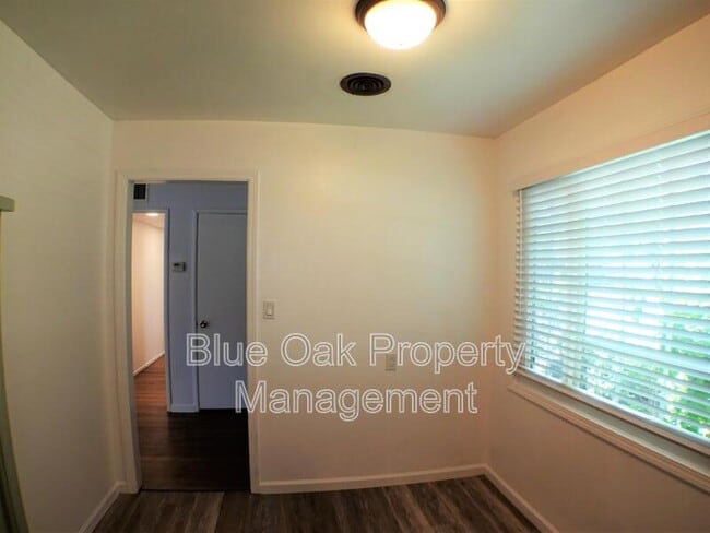 Building Photo - 708 Douglas Ln