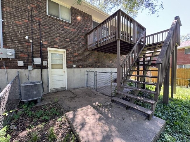 Building Photo - 4942 Strong Ave