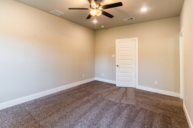 Building Photo - 310 Ditto Ave