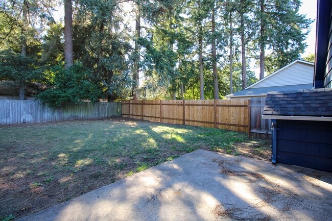 Building Photo - 860 Boxwood Ln SE