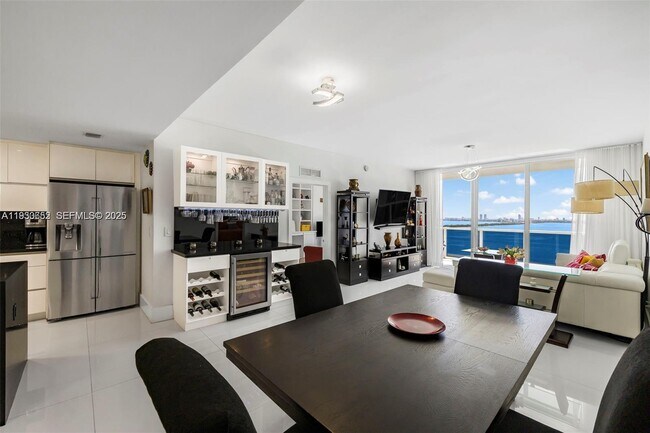 Building Photo - 600 NE 27th St