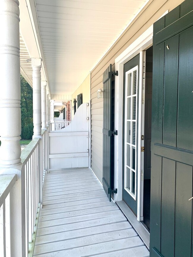 Building Photo - 2BR 2 1/2BA Condominium Denham Springs