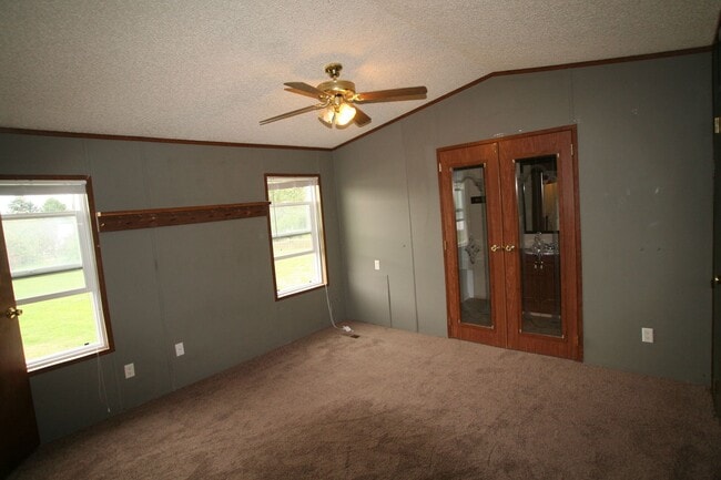 Building Photo - 3 br 2 bath manufactured centrally located