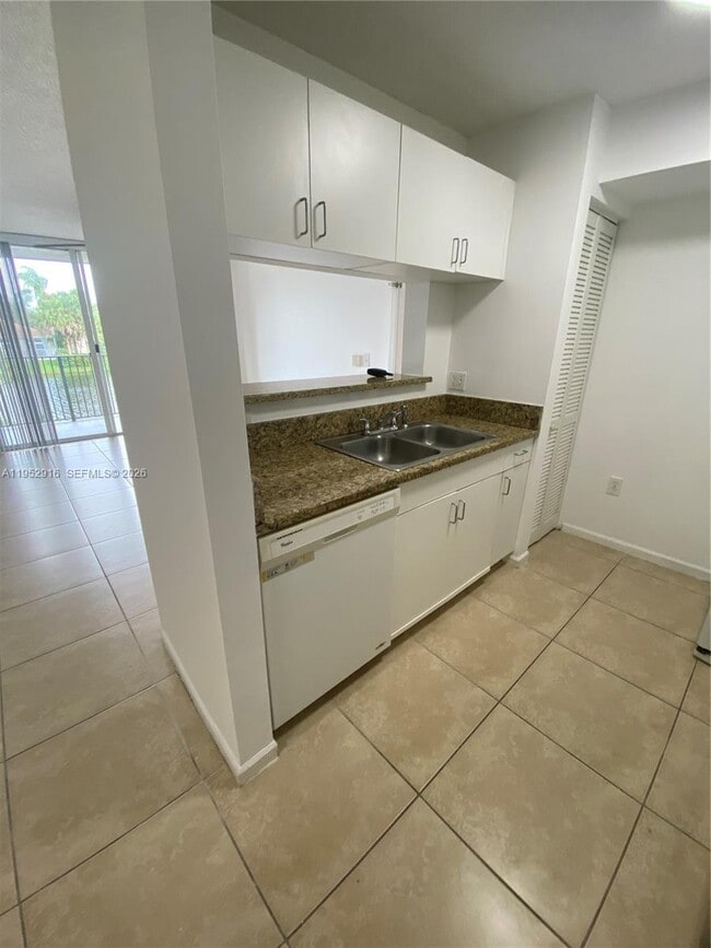 Building Photo - 4840 N State Rd 7