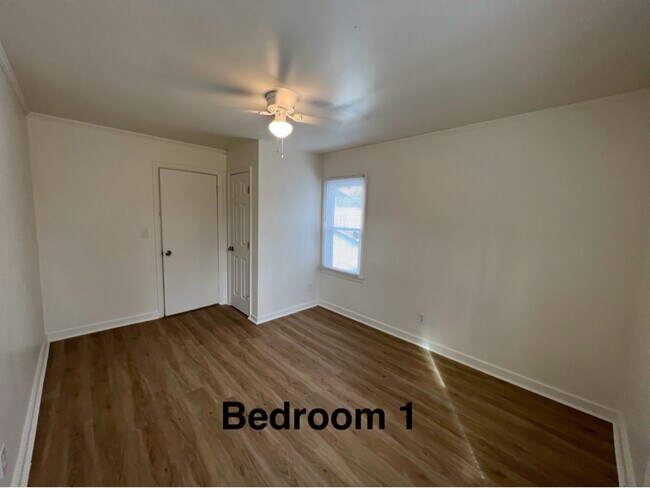 Building Photo - 103 Henry St