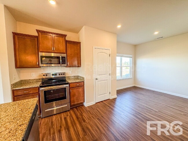 Building Photo - 202 Kenison Way