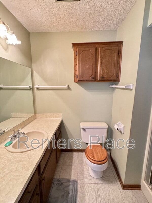 Building Photo - 625 Rosewood Ct