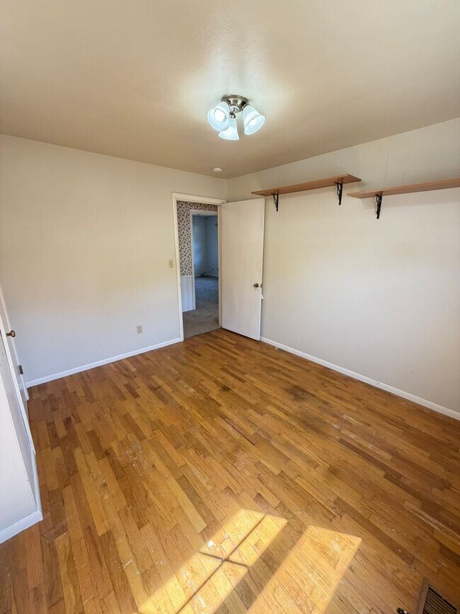 Building Photo - 550 Carlson Dr