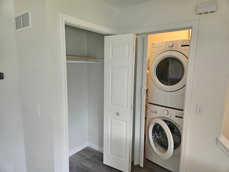 Laundry and coat closet - 923 Norwood Rd