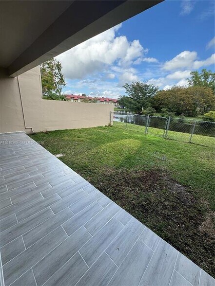 Building Photo - 3167 Coral Springs Dr