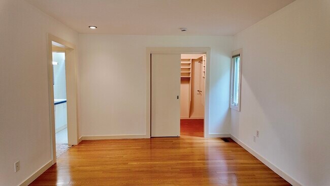 Building Photo - 14 Overlook Dr