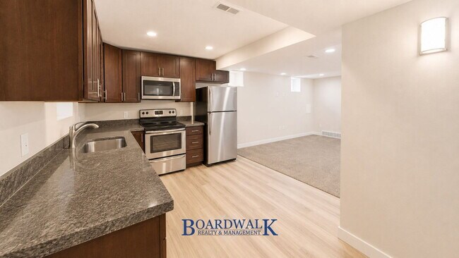Building Photo - 555 S 900 E