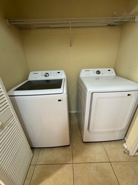 Building Photo - 2391 White Sands Dr