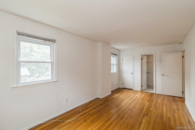 Building Photo - 22 Central St