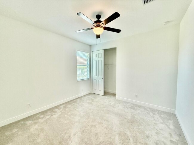Building Photo - 293 SW Ridgecrest Dr