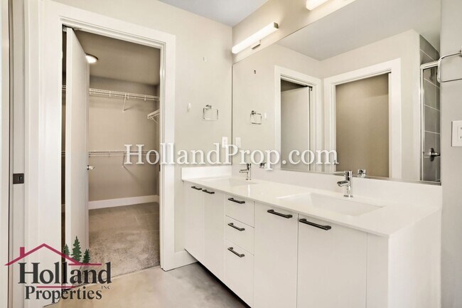 Building Photo - Spacious, Energy-Efficient Home in Reeds Crossing Near Parks & Trails