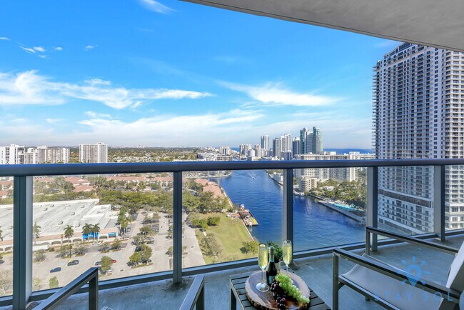 Building Photo - 2602 E Hallandale Beach Blvd