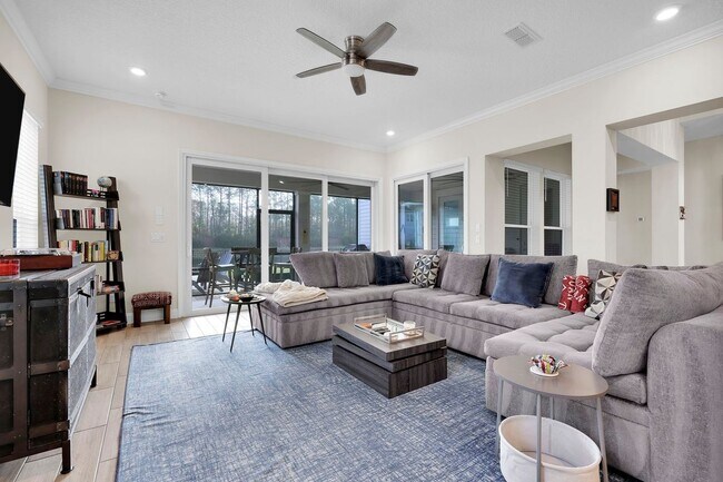 Building Photo - 2839 Montilla Dr
