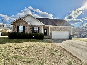 Building Photo - Spacious 3 bedroom 2 bathroom home