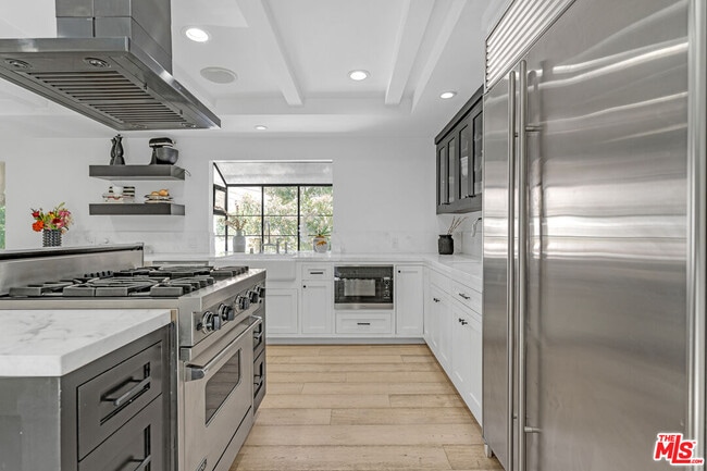 Building Photo - 2121 El Roble Ln
