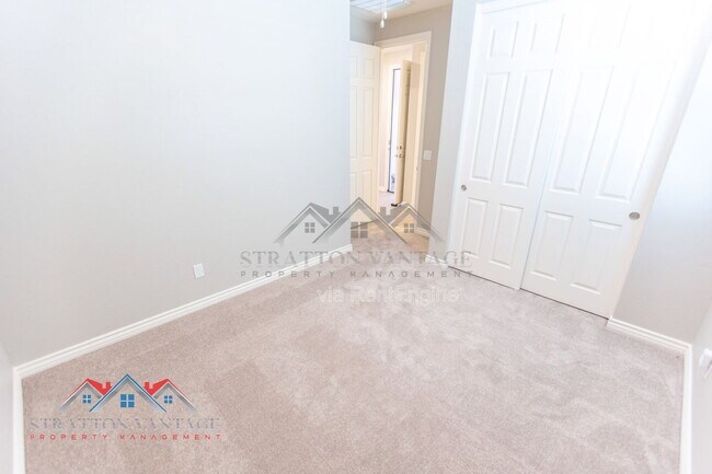 Building Photo - 15243 W Latham St