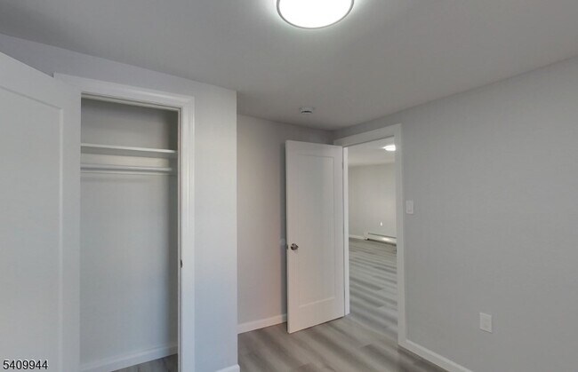 Building Photo - 130 1st St