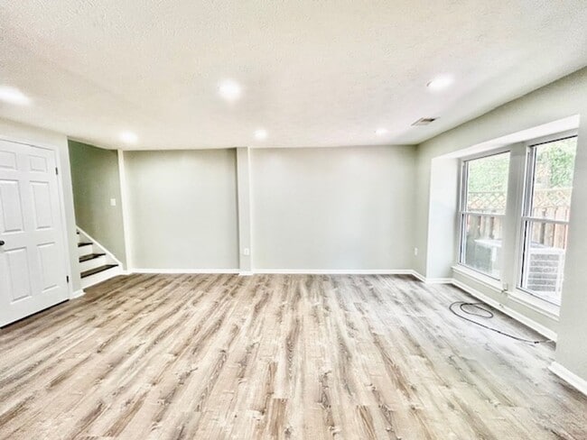 Building Photo - 60 Whitechurch Ct