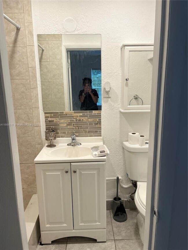 Building Photo - 1625 NW 9th Ave