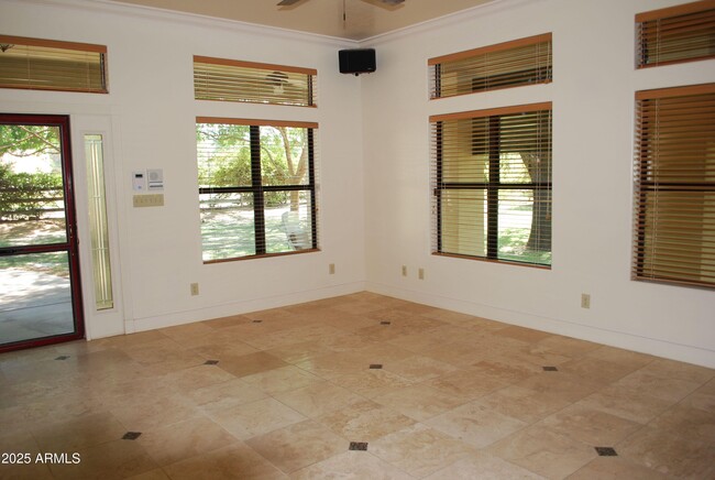 Building Photo - 1420 E Branham Ln
