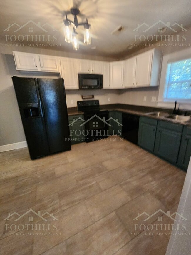 Building Photo - 709 E Calhoun St