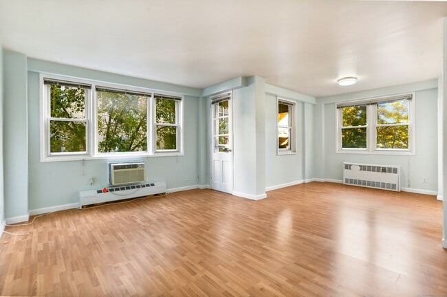 Building Photo - 444 Bedford St